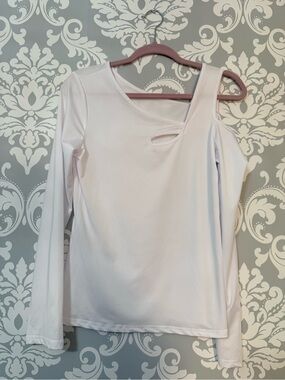 💫10/$25 • Women’s Asymmetrical Cutout Long Sleeve Top - White